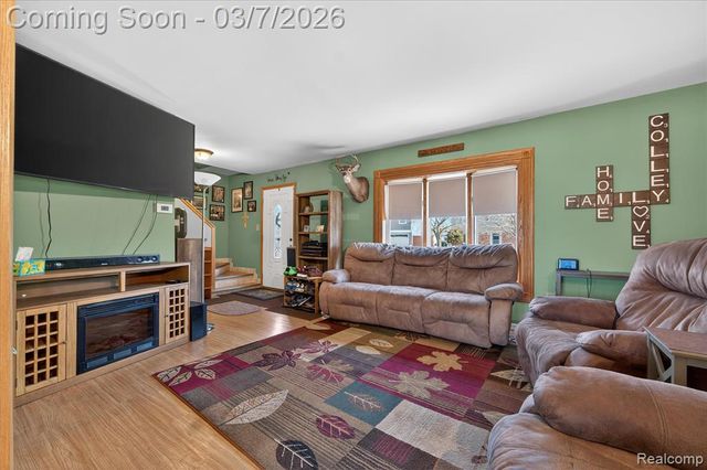 29530 Cambridge Street, Flat Rock, MI 48134