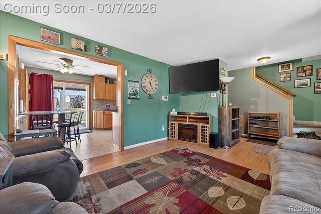 29530 Cambridge Street, Flat Rock, MI 48134