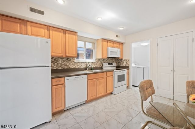 488 Auten Rd Unit 2D, Hillsborough Twp., NJ 08844