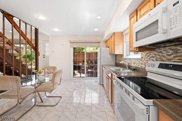 488 Auten Rd Unit 2D, Hillsborough Twp., NJ 08844