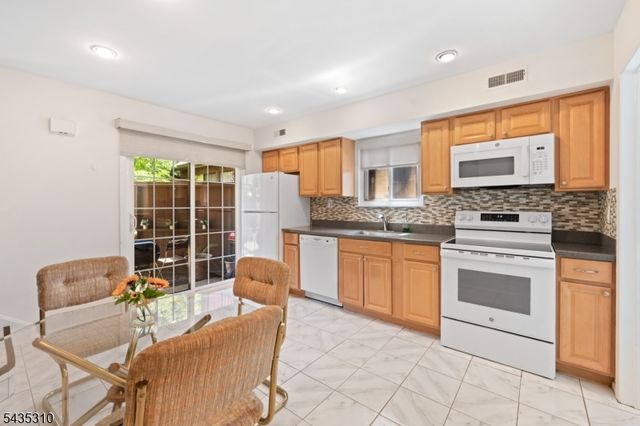 488 Auten Rd Unit 2D, Hillsborough Twp., NJ 08844