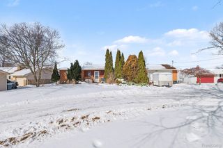 4100 Four Lakes Avenue, Fenton Charter Township, MI 48451
