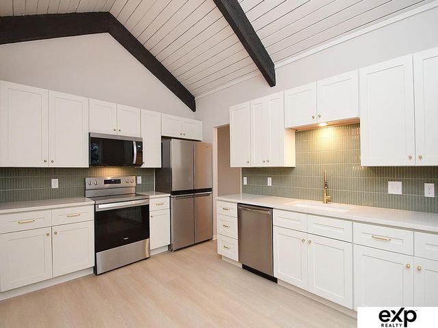 12123 Parker Circle, Omaha, NE 68154