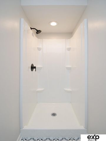 12123 Parker Circle, Omaha, NE 68154