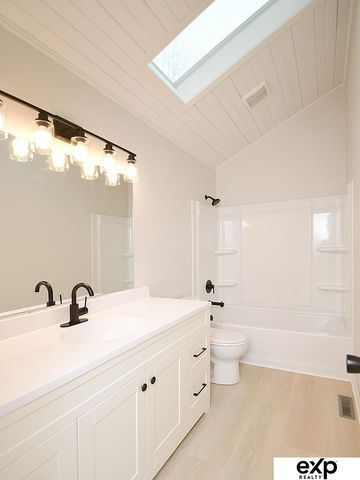 12123 Parker Circle, Omaha, NE 68154