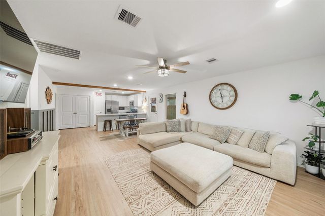 744 Autumn Cherry Trail, Magnolia, TX 77354