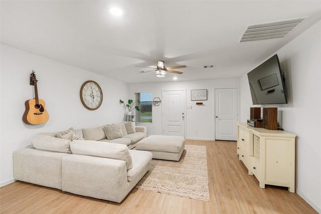 744 Autumn Cherry Trail, Magnolia, TX 77354