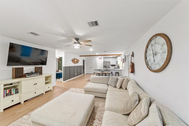 744 Autumn Cherry Trail, Magnolia, TX 77354