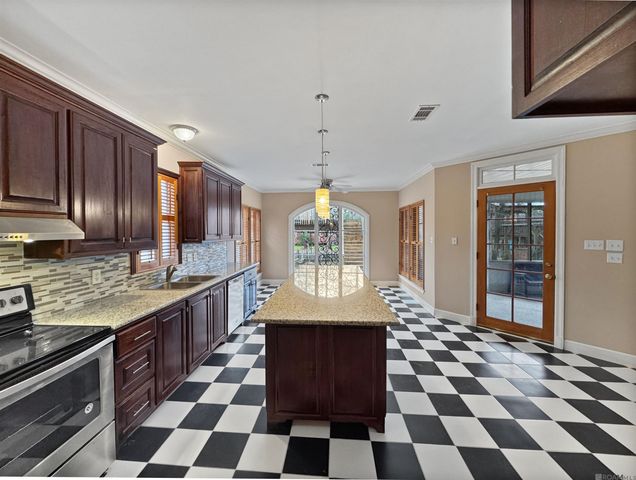 20359 Lynda Drive, Springfield, LA 70462