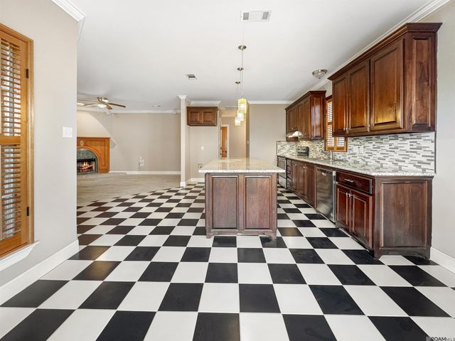 20359 Lynda Drive, Springfield, LA 70462