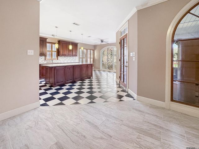 20359 Lynda Drive, Springfield, LA 70462