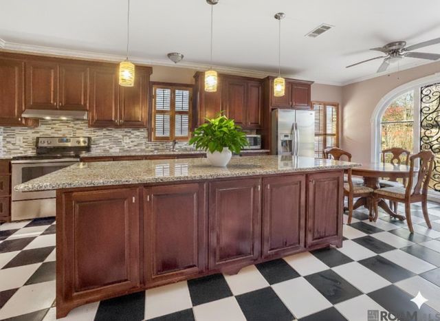 20359 Lynda Drive, Springfield, LA 70462