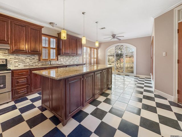 20359 Lynda Drive, Springfield, LA 70462