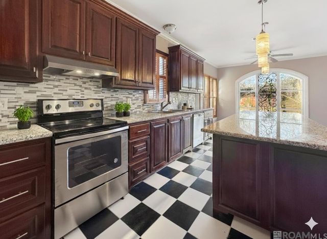 20359 Lynda Drive, Springfield, LA 70462