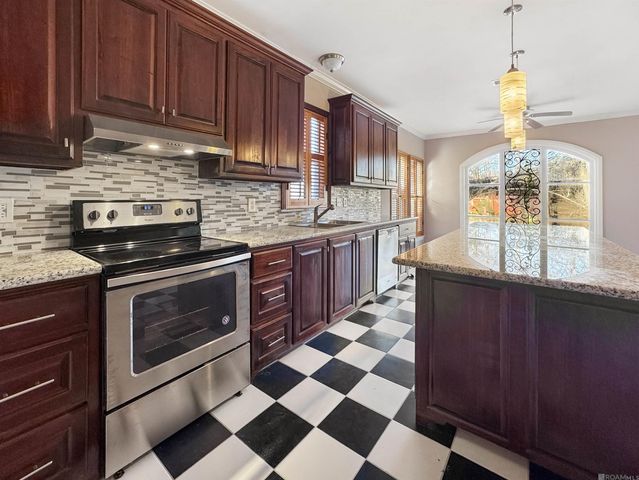 20359 Lynda Drive, Springfield, LA 70462