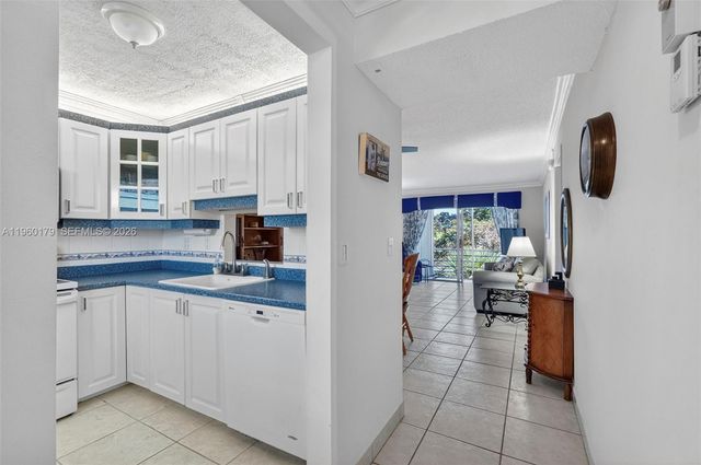 2900 NW 47th Terrace 405B, Lauderdale Lakes, FL 33313