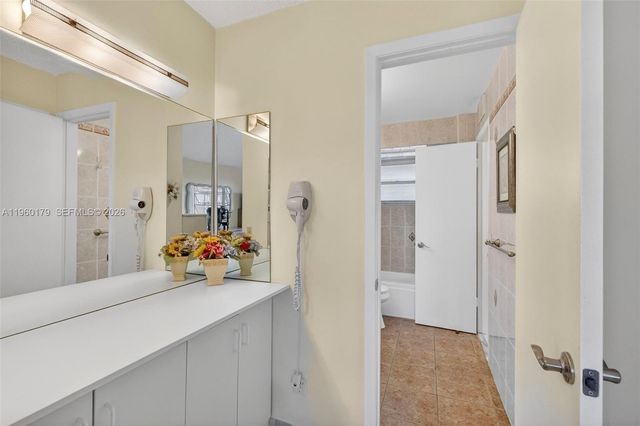2900 NW 47th Terrace 405B, Lauderdale Lakes, FL 33313