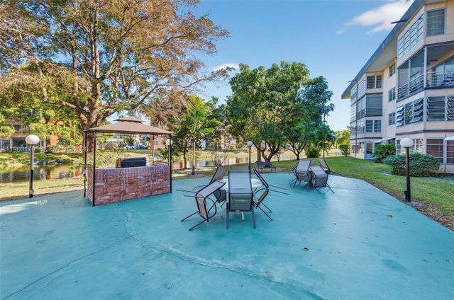 2900 NW 47th Terrace 405B, Lauderdale Lakes, FL 33313
