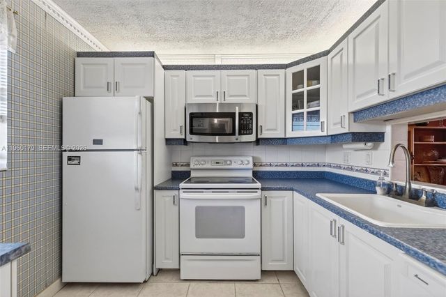 2900 NW 47th Terrace 405B, Lauderdale Lakes, FL 33313