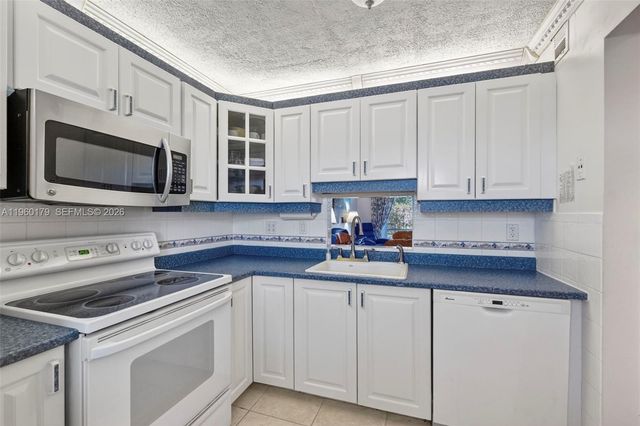 2900 NW 47th Terrace 405B, Lauderdale Lakes, FL 33313