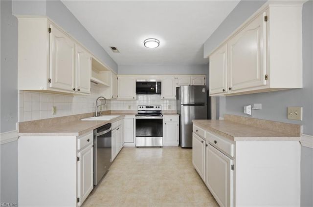 1915 Abbotsbury CT, Virginia Beach, VA 23453