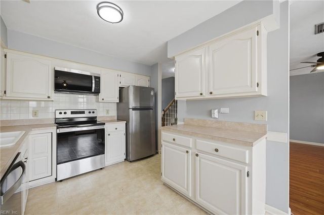 1915 Abbotsbury CT, Virginia Beach, VA 23453