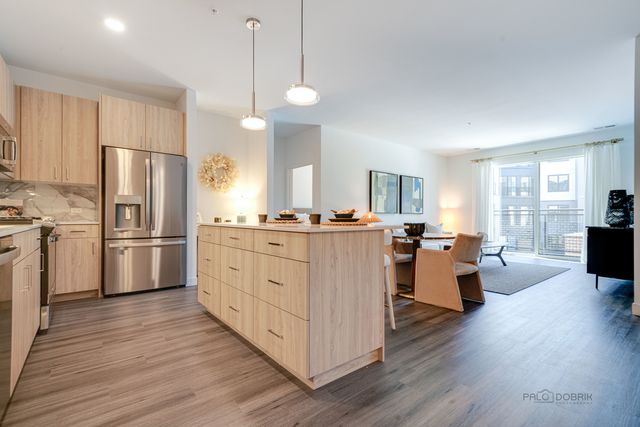 750 Hawthorn Row 1163, Vernon Hills, IL 60061
