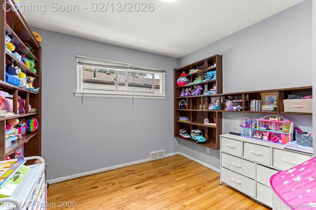 4940 Mayfair Street, Dearborn Heights, MI 48125