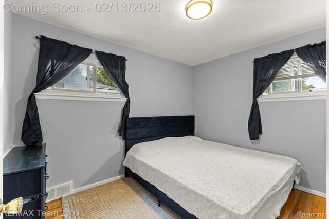 4940 Mayfair Street, Dearborn Heights, MI 48125