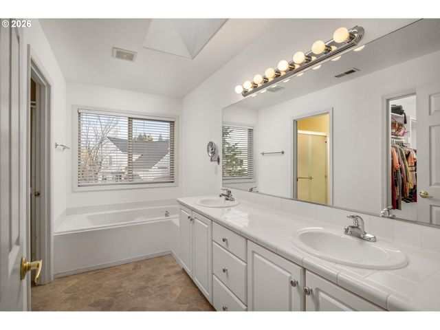 4632 Nw BUCKBOARD Dr, Portland, OR 97229