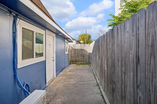 6905 Palestine Street C, Houston, TX 77020