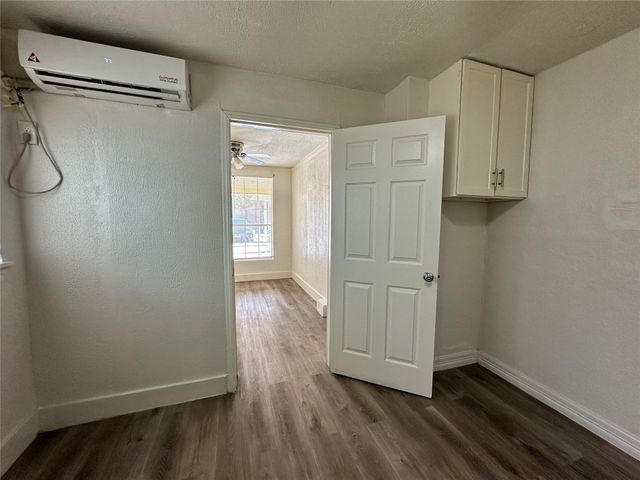 6905 Palestine Street C, Houston, TX 77020