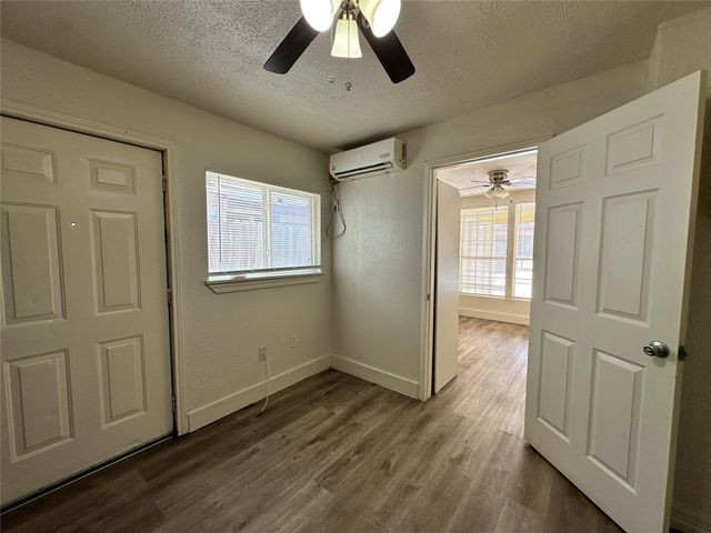 6905 Palestine Street C, Houston, TX 77020