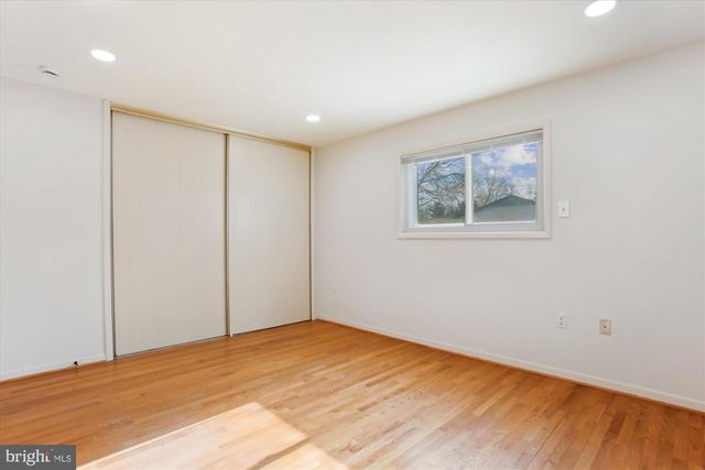 4904 CHANTICLEER AVE, Annandale, VA 22003