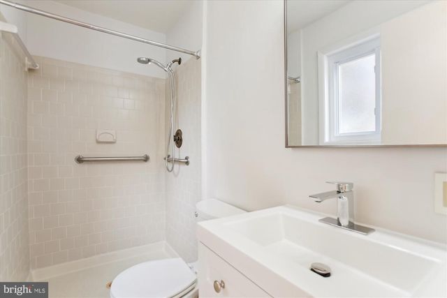 4904 CHANTICLEER AVE, Annandale, VA 22003