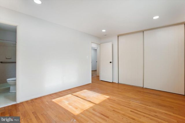 4904 CHANTICLEER AVE, Annandale, VA 22003