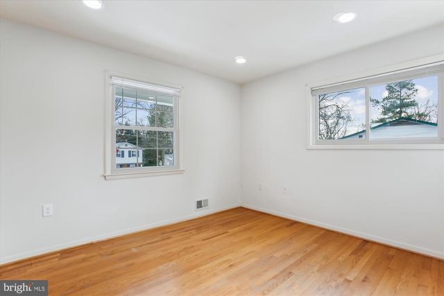 4904 CHANTICLEER AVE, Annandale, VA 22003