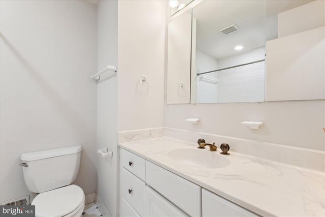 4904 CHANTICLEER AVE, Annandale, VA 22003