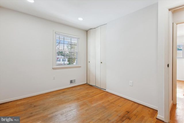 4904 CHANTICLEER AVE, Annandale, VA 22003