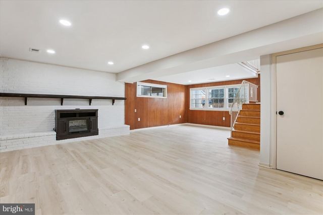 4904 CHANTICLEER AVE, Annandale, VA 22003