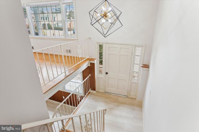 4904 CHANTICLEER AVE, Annandale, VA 22003