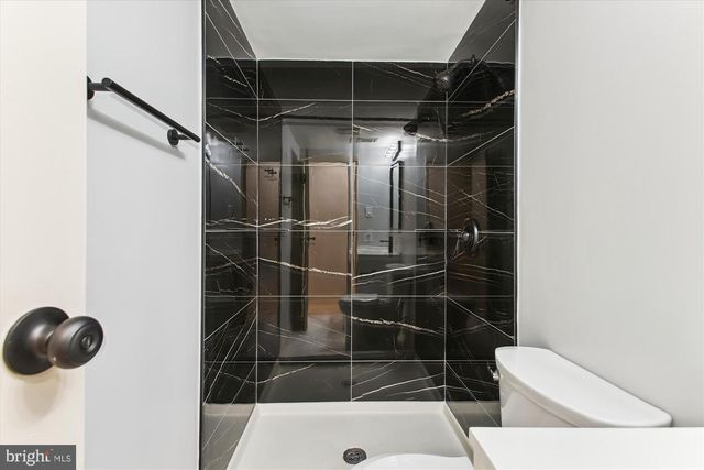 4904 CHANTICLEER AVE, Annandale, VA 22003