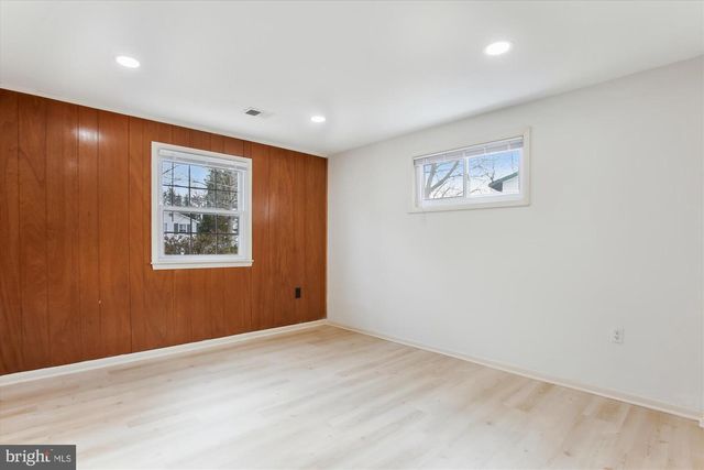 4904 CHANTICLEER AVE, Annandale, VA 22003