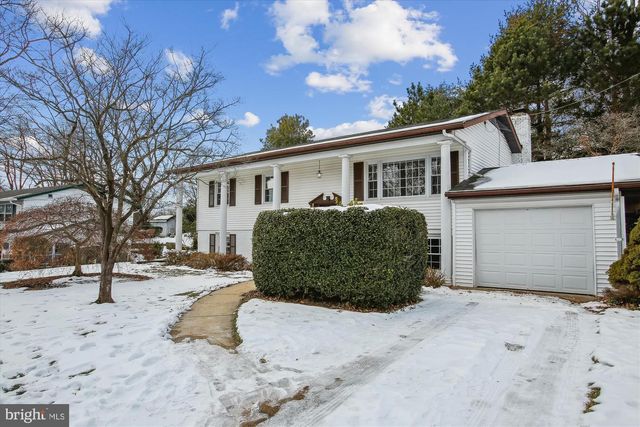4904 CHANTICLEER AVE, Annandale, VA 22003