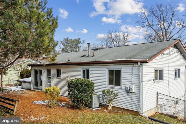 4904 CHANTICLEER AVE, Annandale, VA 22003