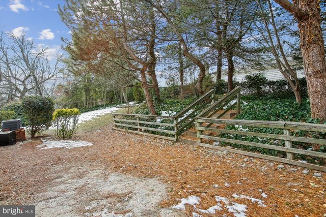 4904 CHANTICLEER AVE, Annandale, VA 22003