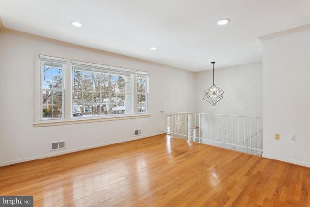 4904 CHANTICLEER AVE, Annandale, VA 22003