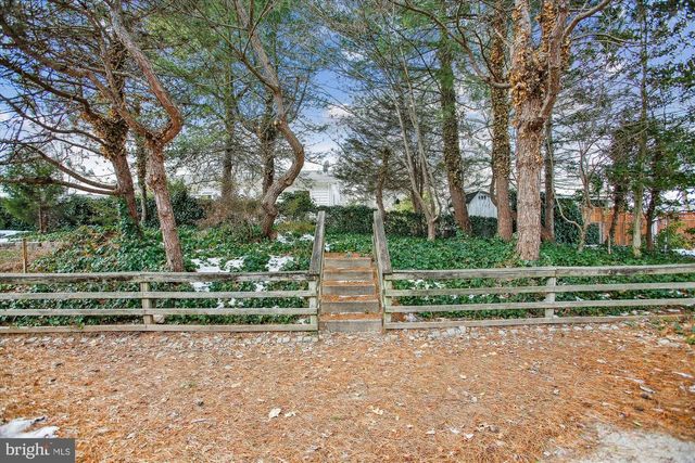 4904 CHANTICLEER AVE, Annandale, VA 22003