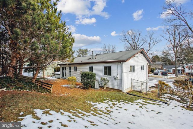 4904 CHANTICLEER AVE, Annandale, VA 22003