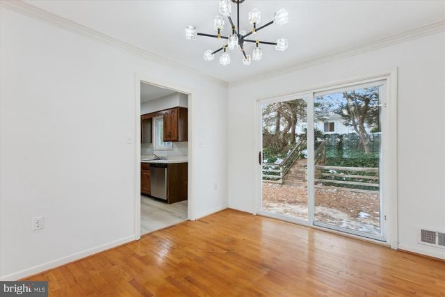 4904 CHANTICLEER AVE, Annandale, VA 22003